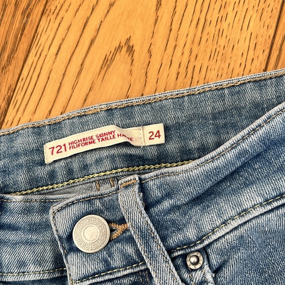 Levi’s 721 High Rise Skinny Jeans - Picture 2 of 3